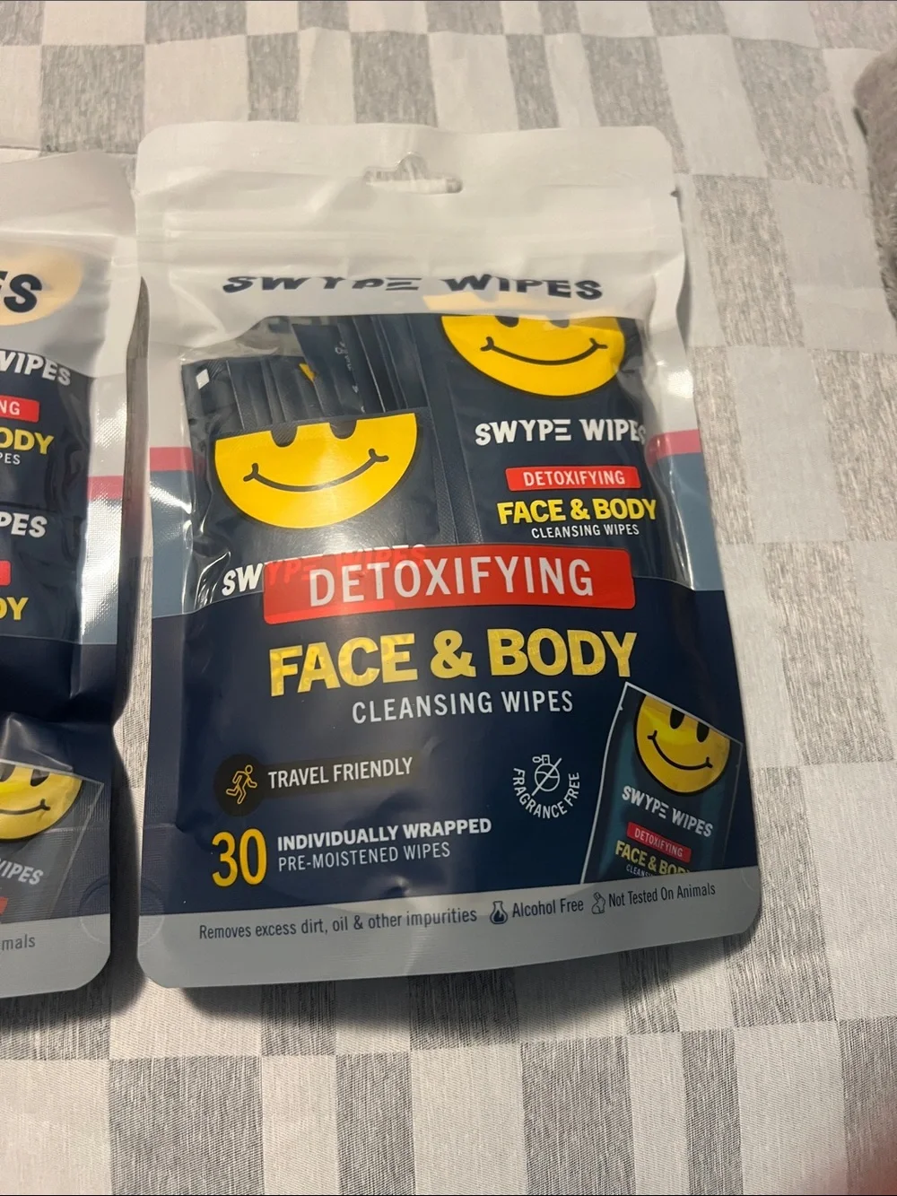 Detoxifying Face & Body Cleansing Wipes - Black/Yellow Pack of Two